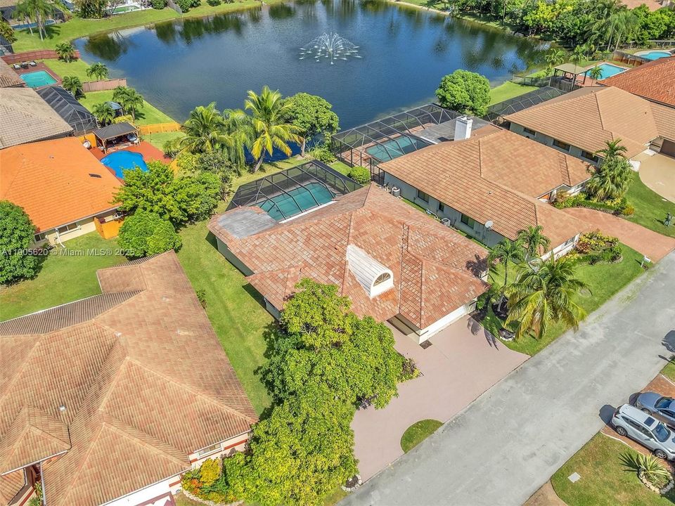 最近售出: $658,000 (4 贝兹, 2 浴室, 2352 平方英尺)