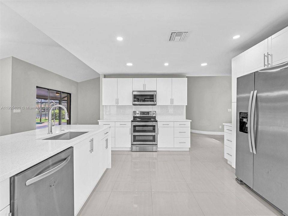 最近售出: $658,000 (4 贝兹, 2 浴室, 2352 平方英尺)