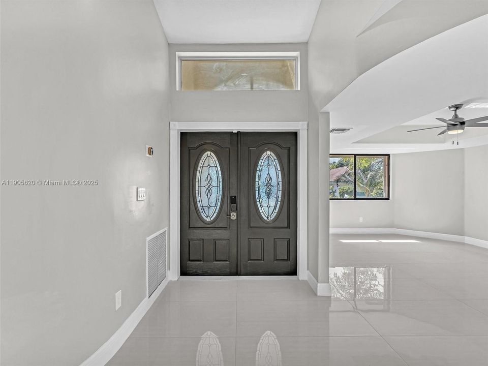 最近售出: $658,000 (4 贝兹, 2 浴室, 2352 平方英尺)