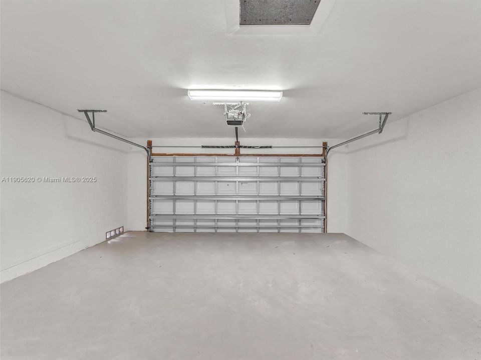 最近售出: $658,000 (4 贝兹, 2 浴室, 2352 平方英尺)