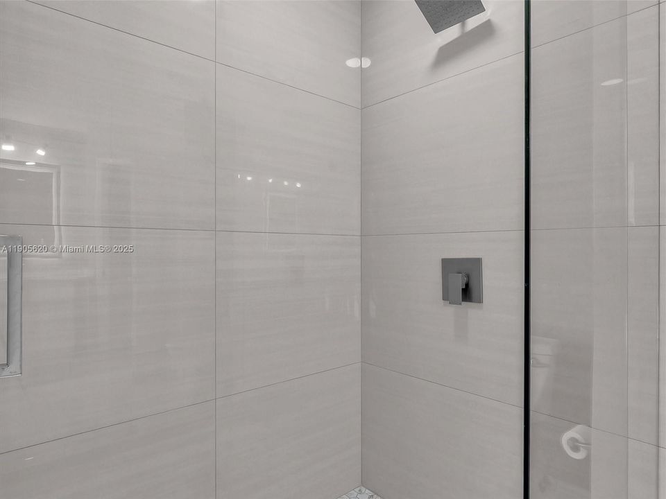 最近售出: $658,000 (4 贝兹, 2 浴室, 2352 平方英尺)