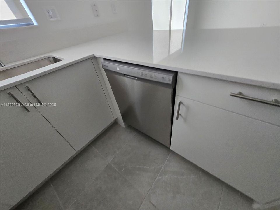 出租: $2,600 (3 贝兹, 2 浴室, 1483 平方英尺)