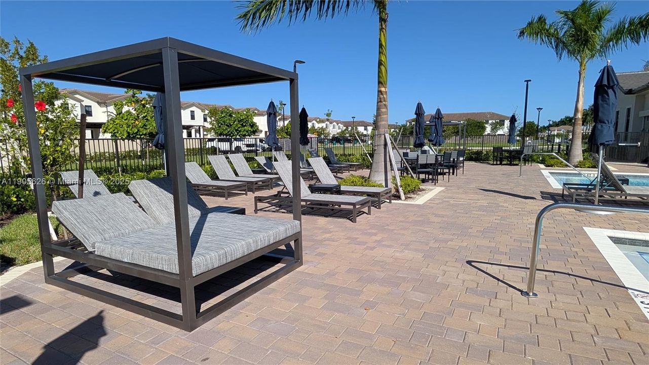 出租: $2,600 (3 贝兹, 2 浴室, 1483 平方英尺)