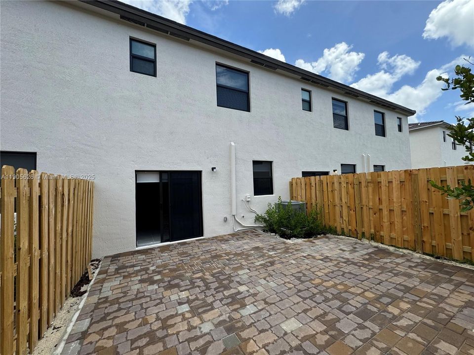 出租: $2,600 (3 贝兹, 2 浴室, 1483 平方英尺)