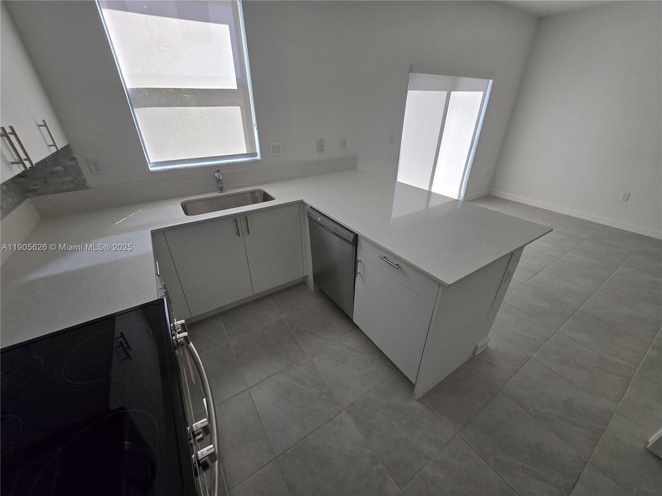 出租: $2,600 (3 贝兹, 2 浴室, 1483 平方英尺)