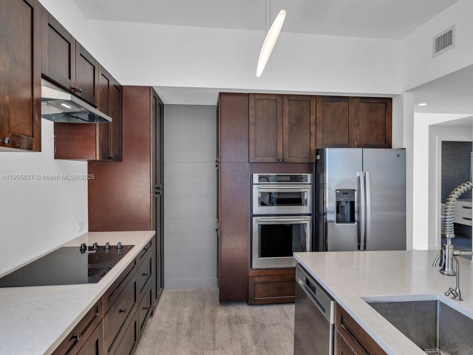 Recently Rented: $5,600 (2 beds, 2 baths, 1400 Square Feet)