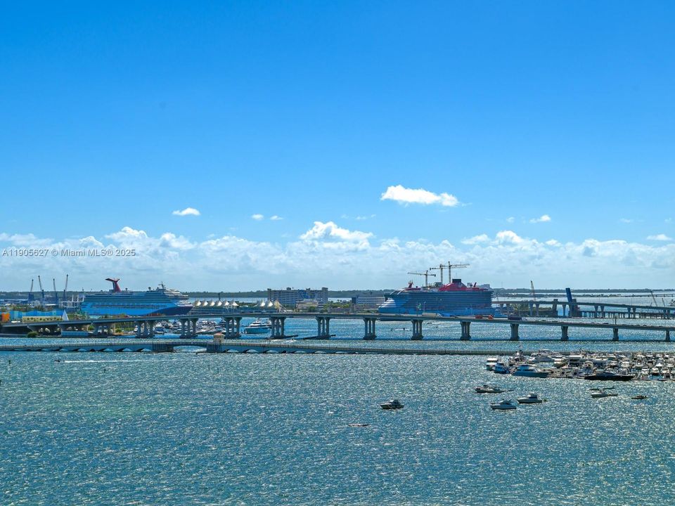 Recently Rented: $5,600 (2 beds, 2 baths, 1400 Square Feet)