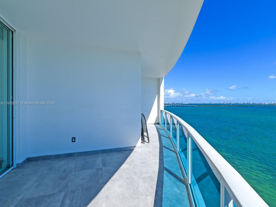 Recently Rented: $5,600 (2 beds, 2 baths, 1400 Square Feet)