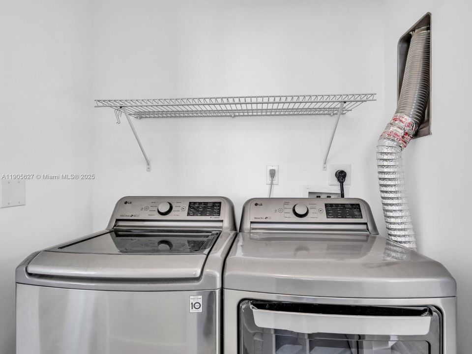 Recently Rented: $5,600 (2 beds, 2 baths, 1400 Square Feet)