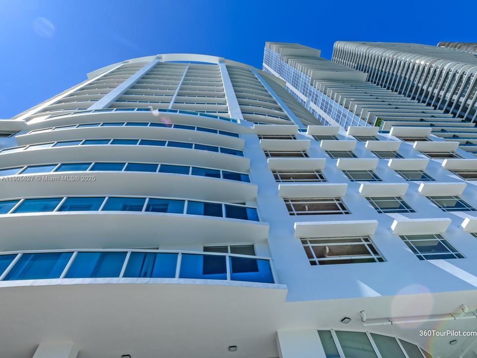 Recently Rented: $5,600 (2 beds, 2 baths, 1400 Square Feet)