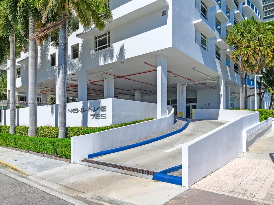 Recently Rented: $5,600 (2 beds, 2 baths, 1400 Square Feet)