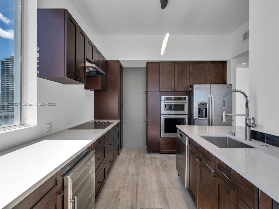 Recently Rented: $5,600 (2 beds, 2 baths, 1400 Square Feet)