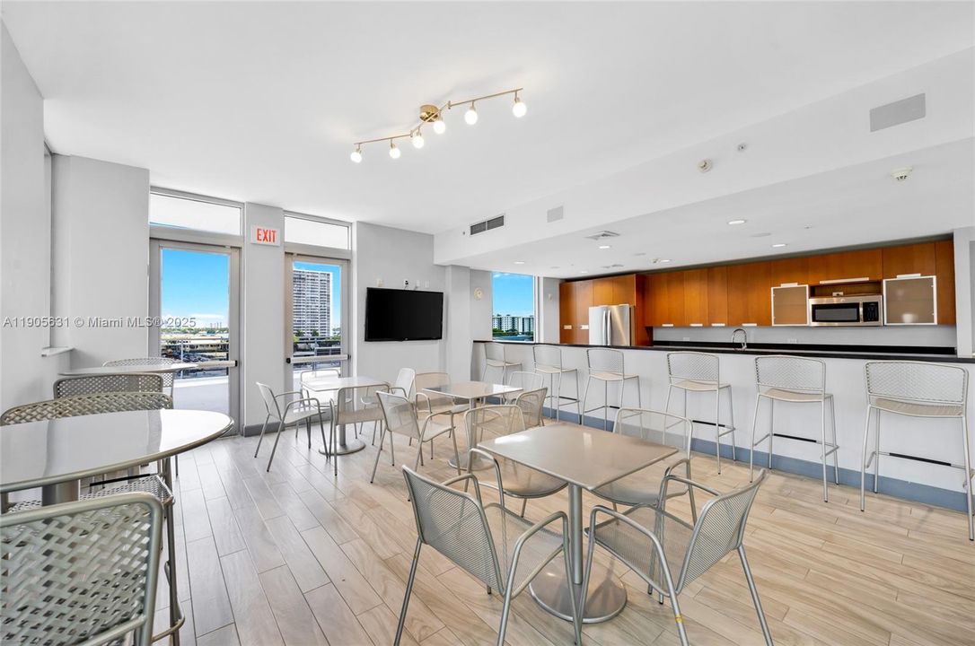 For Sale: $749,000 (2 beds, 2 baths, 1735 Square Feet)