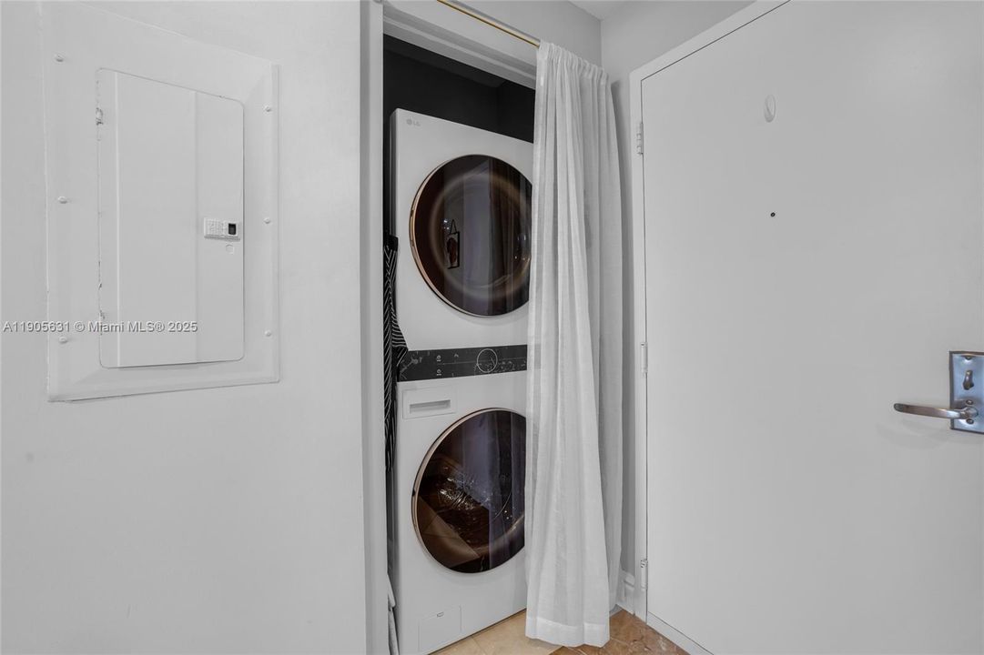 For Sale: $749,000 (2 beds, 2 baths, 1735 Square Feet)