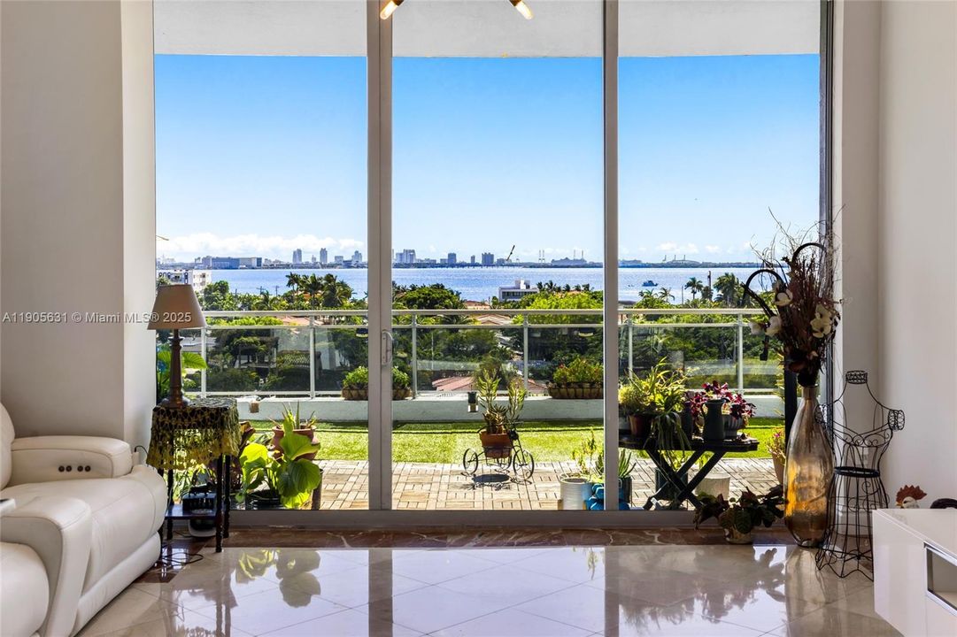 For Sale: $749,000 (2 beds, 2 baths, 1735 Square Feet)