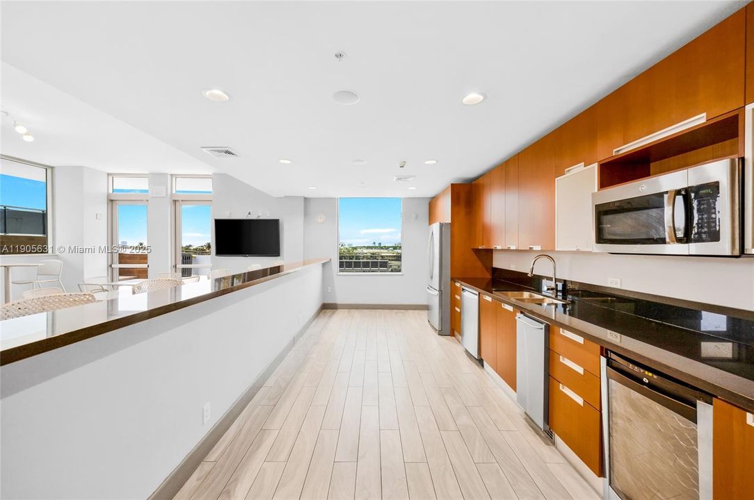 For Sale: $749,000 (2 beds, 2 baths, 1735 Square Feet)