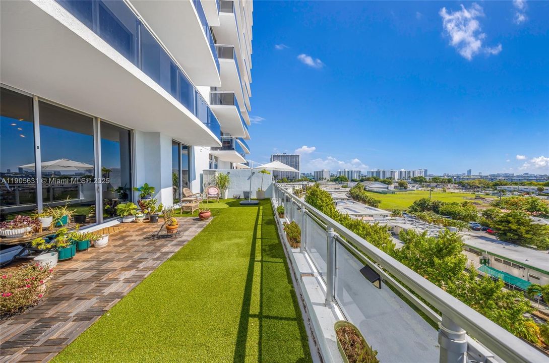 For Sale: $749,000 (2 beds, 2 baths, 1735 Square Feet)