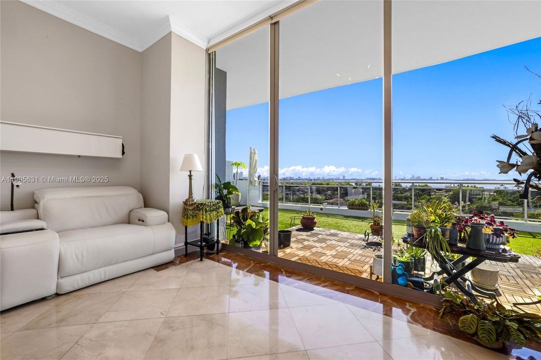 For Sale: $749,000 (2 beds, 2 baths, 1735 Square Feet)