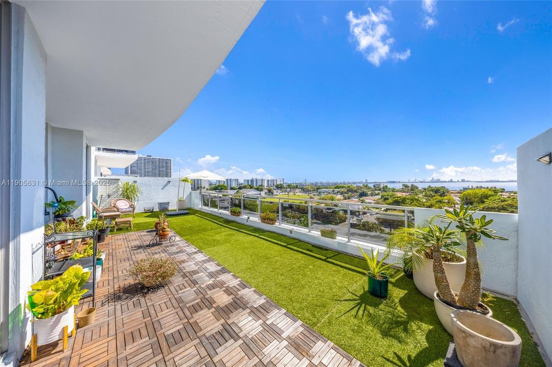 For Sale: $749,000 (2 beds, 2 baths, 1735 Square Feet)