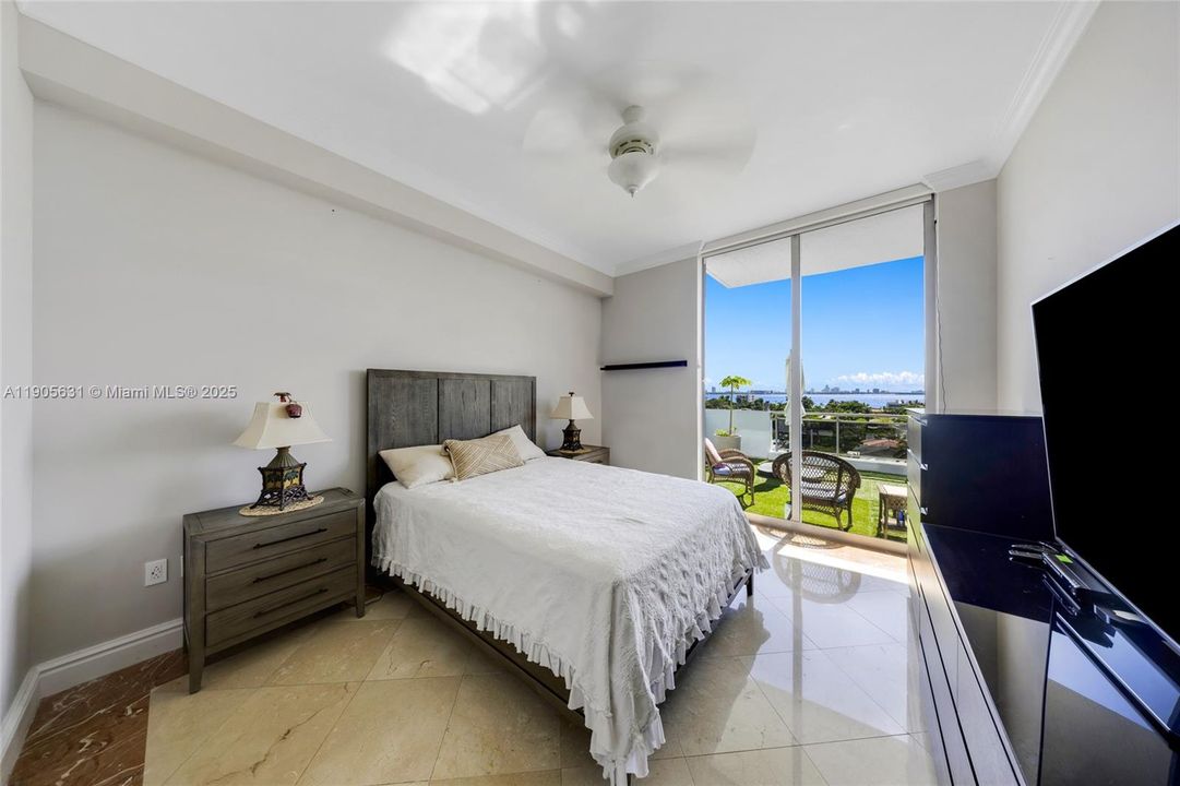 For Sale: $749,000 (2 beds, 2 baths, 1735 Square Feet)