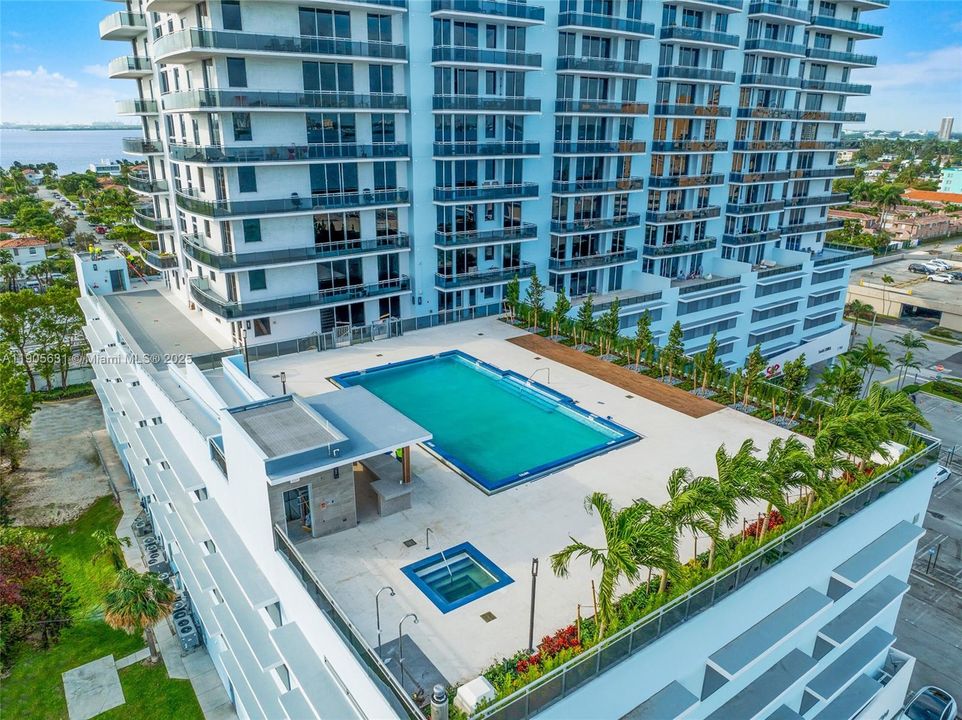 For Sale: $749,000 (2 beds, 2 baths, 1735 Square Feet)