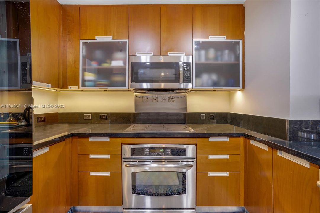 For Sale: $749,000 (2 beds, 2 baths, 1735 Square Feet)