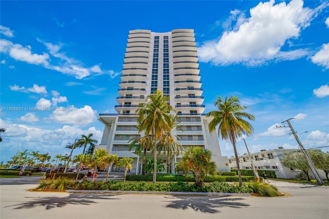 For Sale: $749,000 (2 beds, 2 baths, 1735 Square Feet)