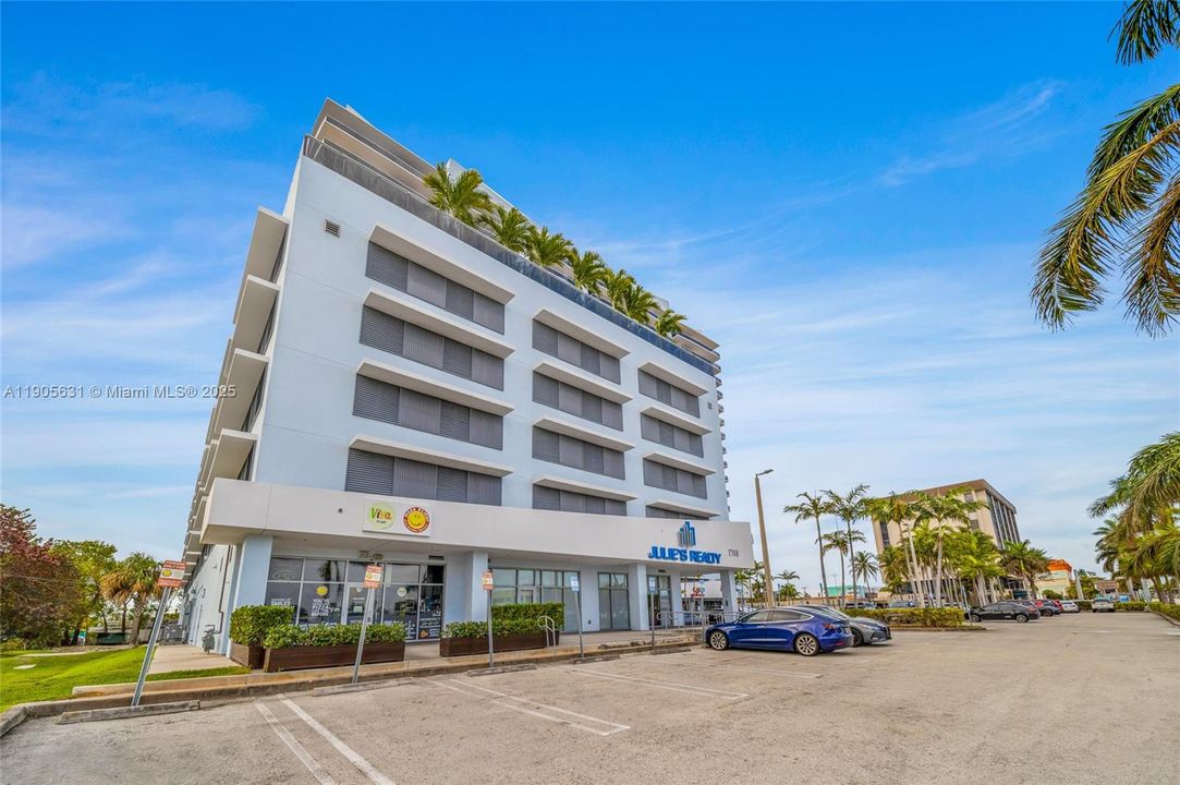 For Sale: $749,000 (2 beds, 2 baths, 1735 Square Feet)