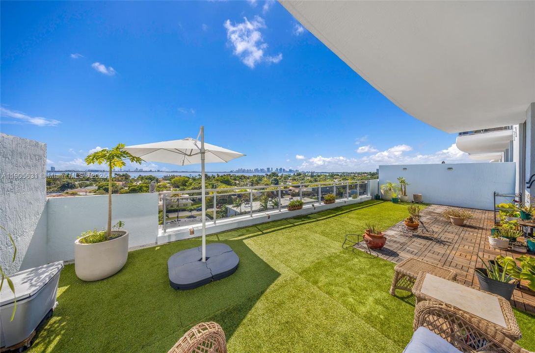 For Sale: $749,000 (2 beds, 2 baths, 1735 Square Feet)