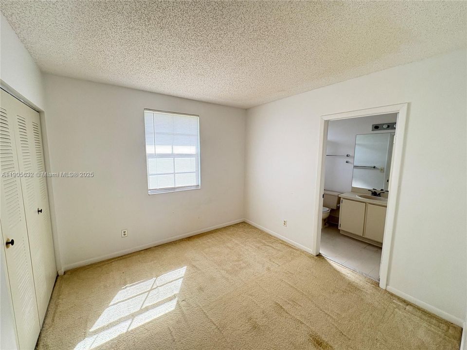 Recently Sold: $335,000 (3 beds, 2 baths, 1415 Square Feet)