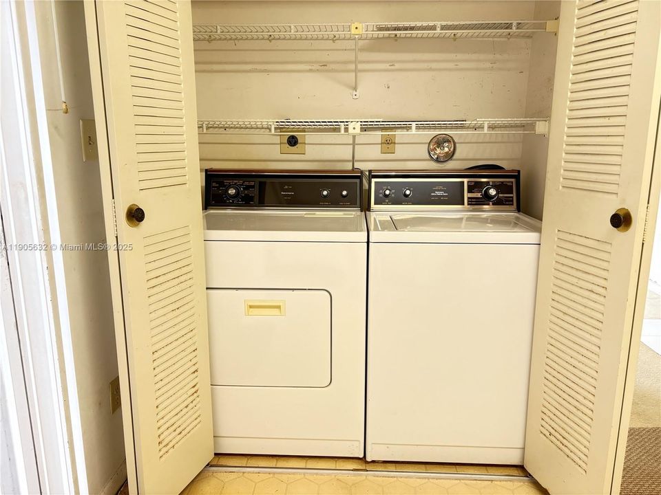 Recently Sold: $335,000 (3 beds, 2 baths, 1415 Square Feet)