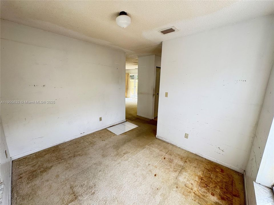 Recently Sold: $335,000 (3 beds, 2 baths, 1415 Square Feet)