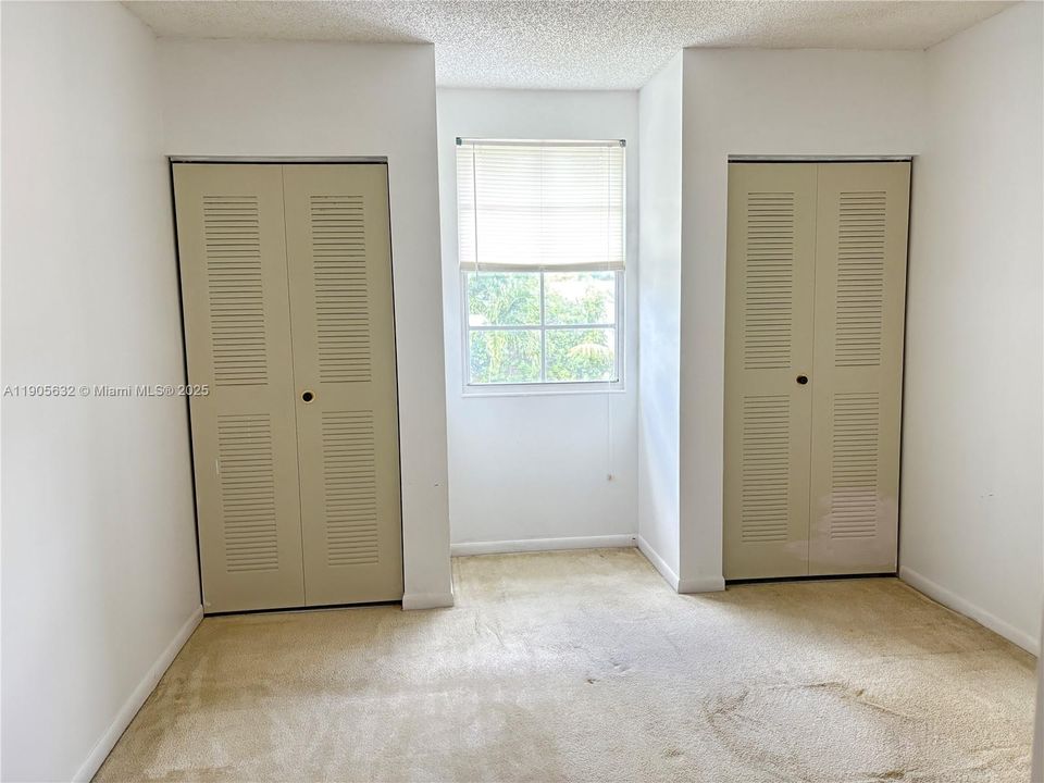 Recently Sold: $335,000 (3 beds, 2 baths, 1415 Square Feet)