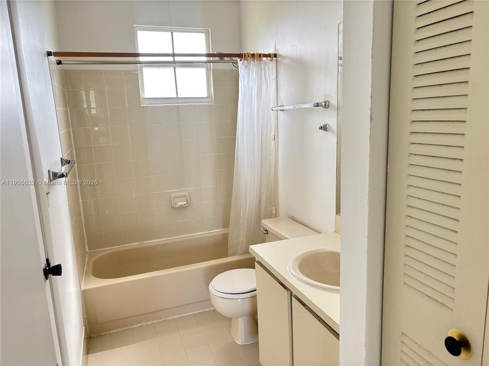 Recently Sold: $335,000 (3 beds, 2 baths, 1415 Square Feet)