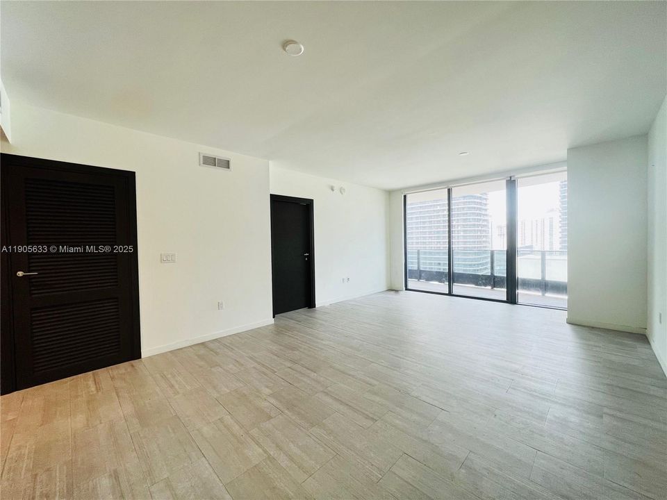 Recently Rented: $4,500 (1 beds, 1 baths, 829 Square Feet)