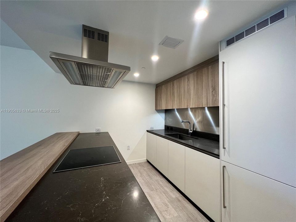 Recently Rented: $4,500 (1 beds, 1 baths, 829 Square Feet)
