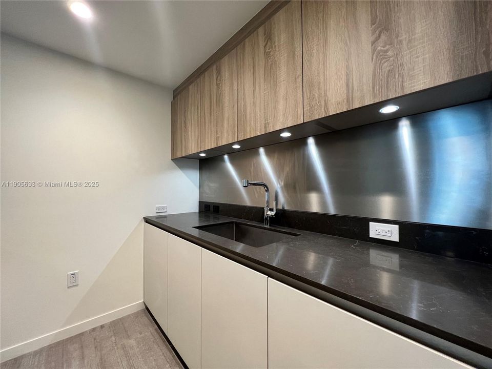 Recently Rented: $4,500 (1 beds, 1 baths, 829 Square Feet)