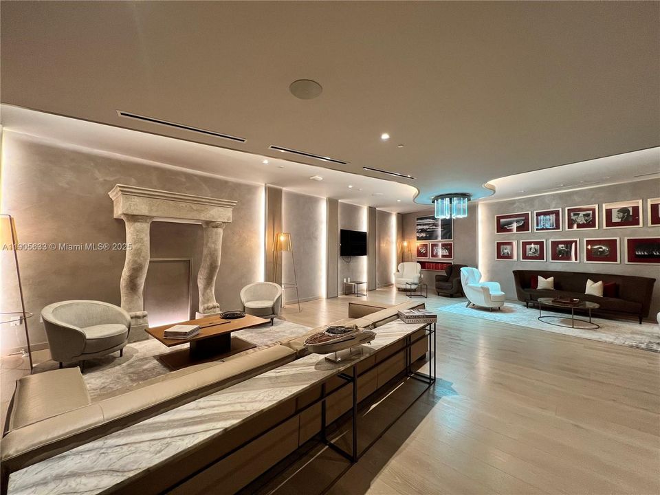 Recently Rented: $4,500 (1 beds, 1 baths, 829 Square Feet)