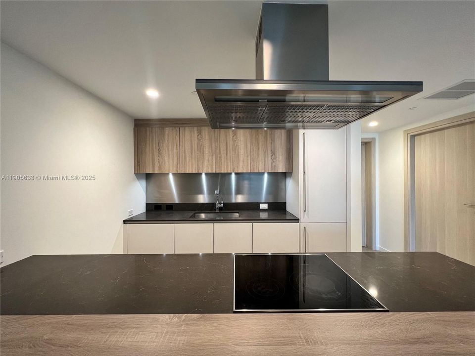 Recently Rented: $4,500 (1 beds, 1 baths, 829 Square Feet)