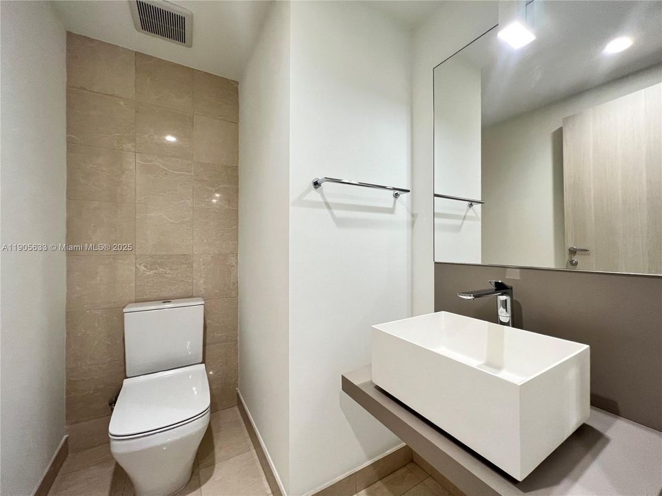 Recently Rented: $4,500 (1 beds, 1 baths, 829 Square Feet)