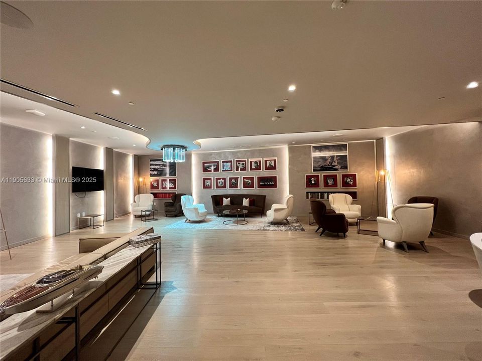 Recently Rented: $4,500 (1 beds, 1 baths, 829 Square Feet)