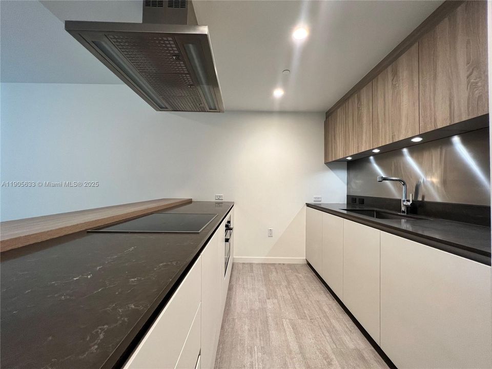 Recently Rented: $4,500 (1 beds, 1 baths, 829 Square Feet)