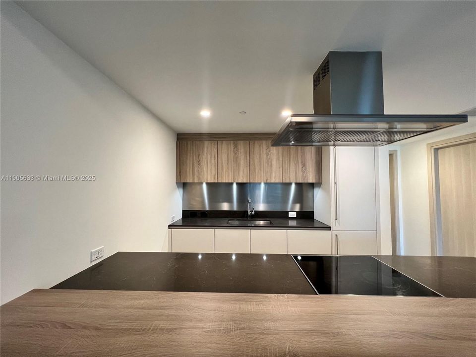 Recently Rented: $4,500 (1 beds, 1 baths, 829 Square Feet)