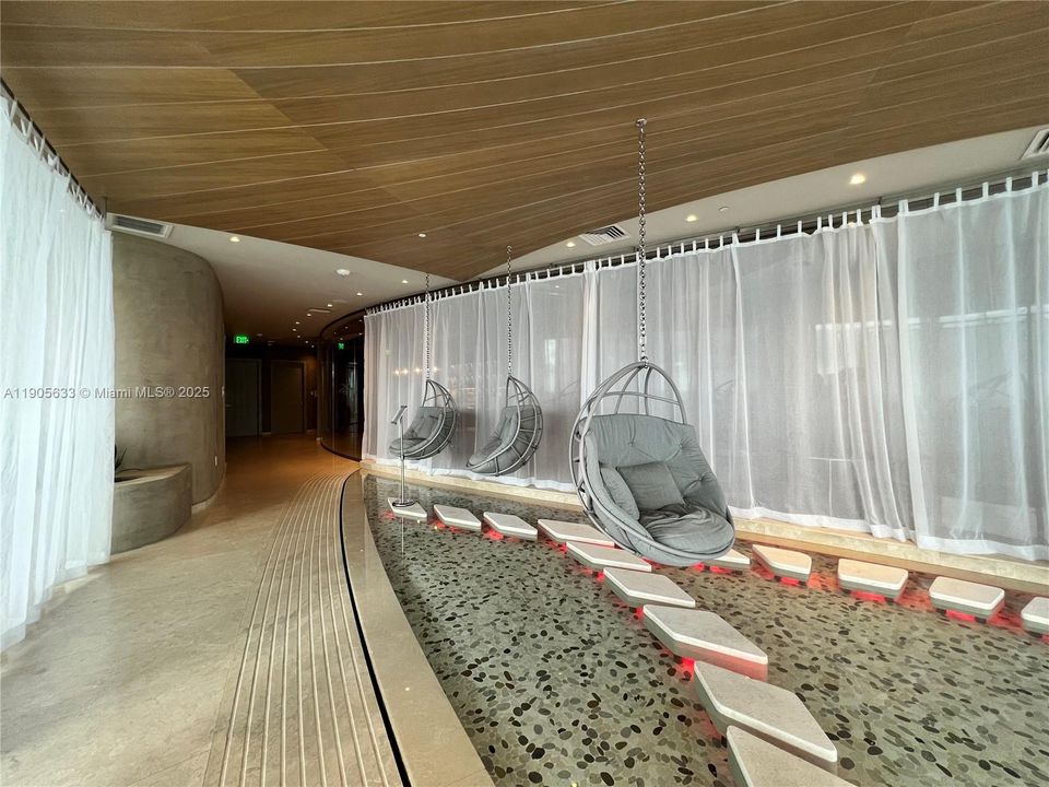 Recently Rented: $4,500 (1 beds, 1 baths, 829 Square Feet)