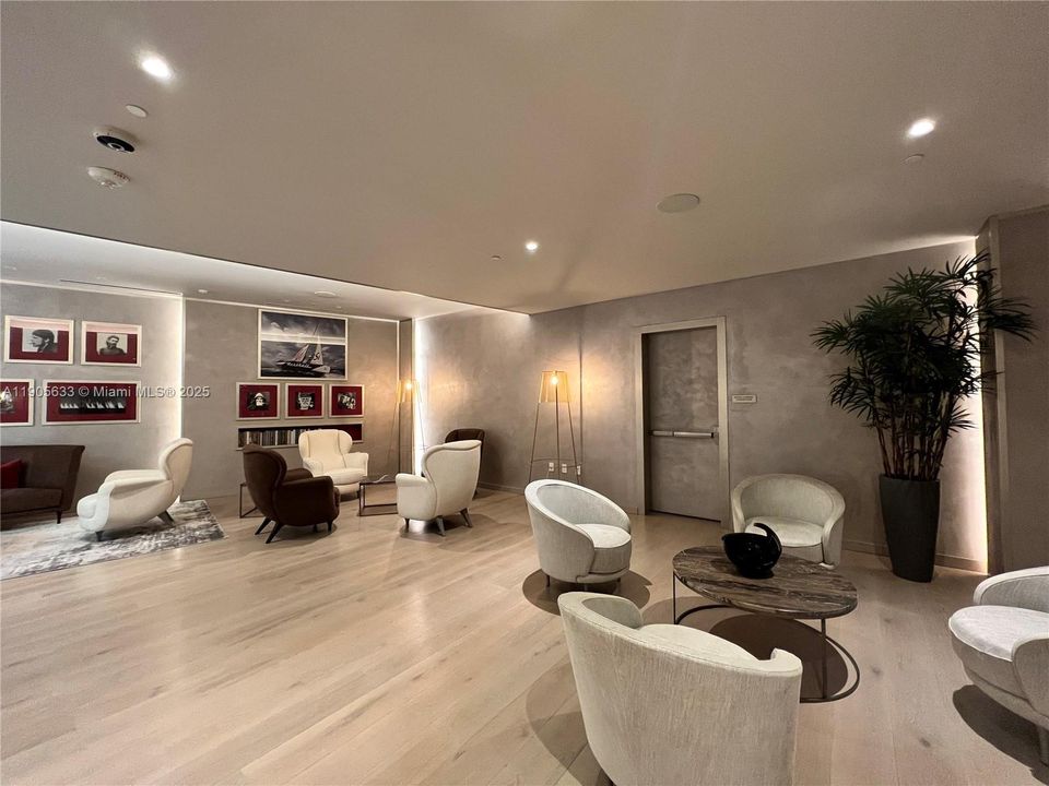 Recently Rented: $4,500 (1 beds, 1 baths, 829 Square Feet)