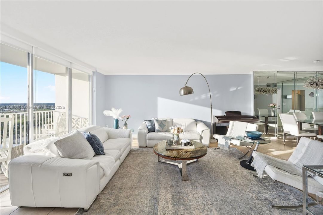 合同活跃: $330,000 (2 贝兹, 2 浴室, 1220 平方英尺)