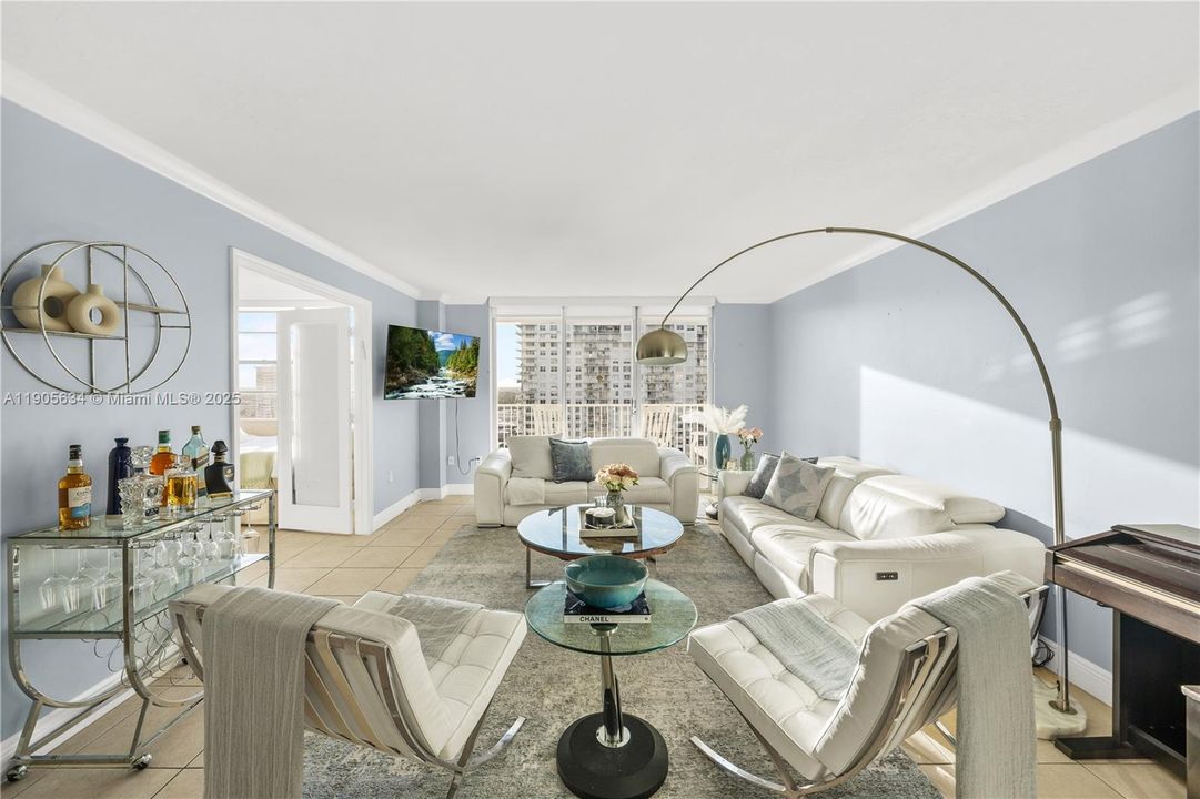 合同活跃: $330,000 (2 贝兹, 2 浴室, 1220 平方英尺)