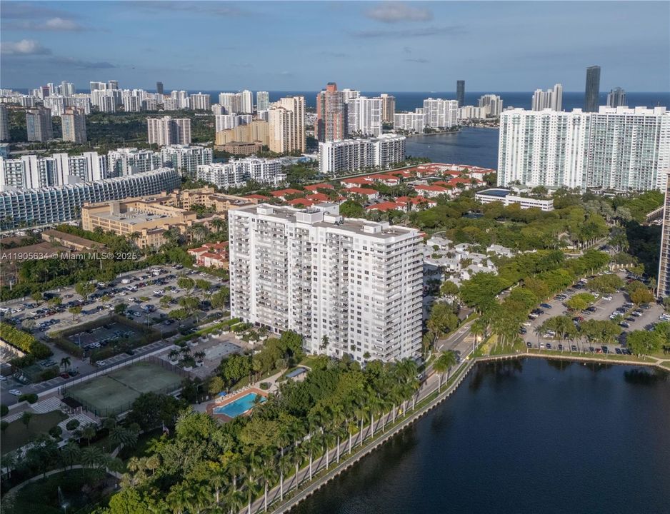 合同活跃: $330,000 (2 贝兹, 2 浴室, 1220 平方英尺)