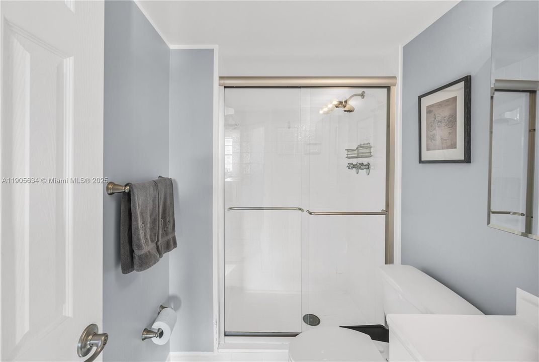 合同活跃: $330,000 (2 贝兹, 2 浴室, 1220 平方英尺)