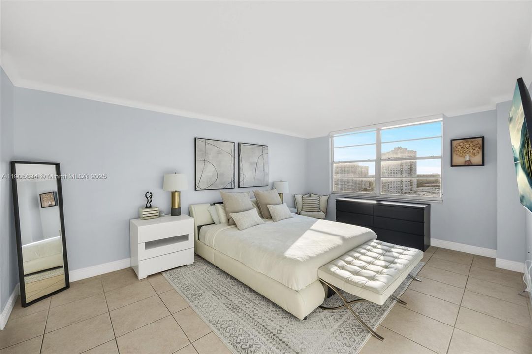 合同活跃: $330,000 (2 贝兹, 2 浴室, 1220 平方英尺)